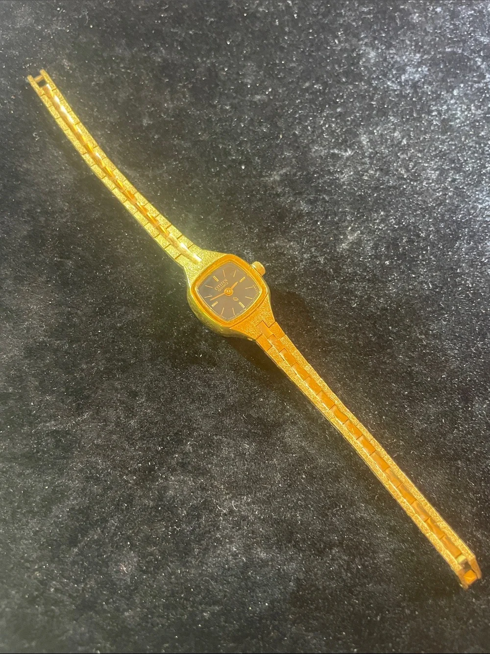 Ladies Citizen Gold tone Quartz Watch new battery